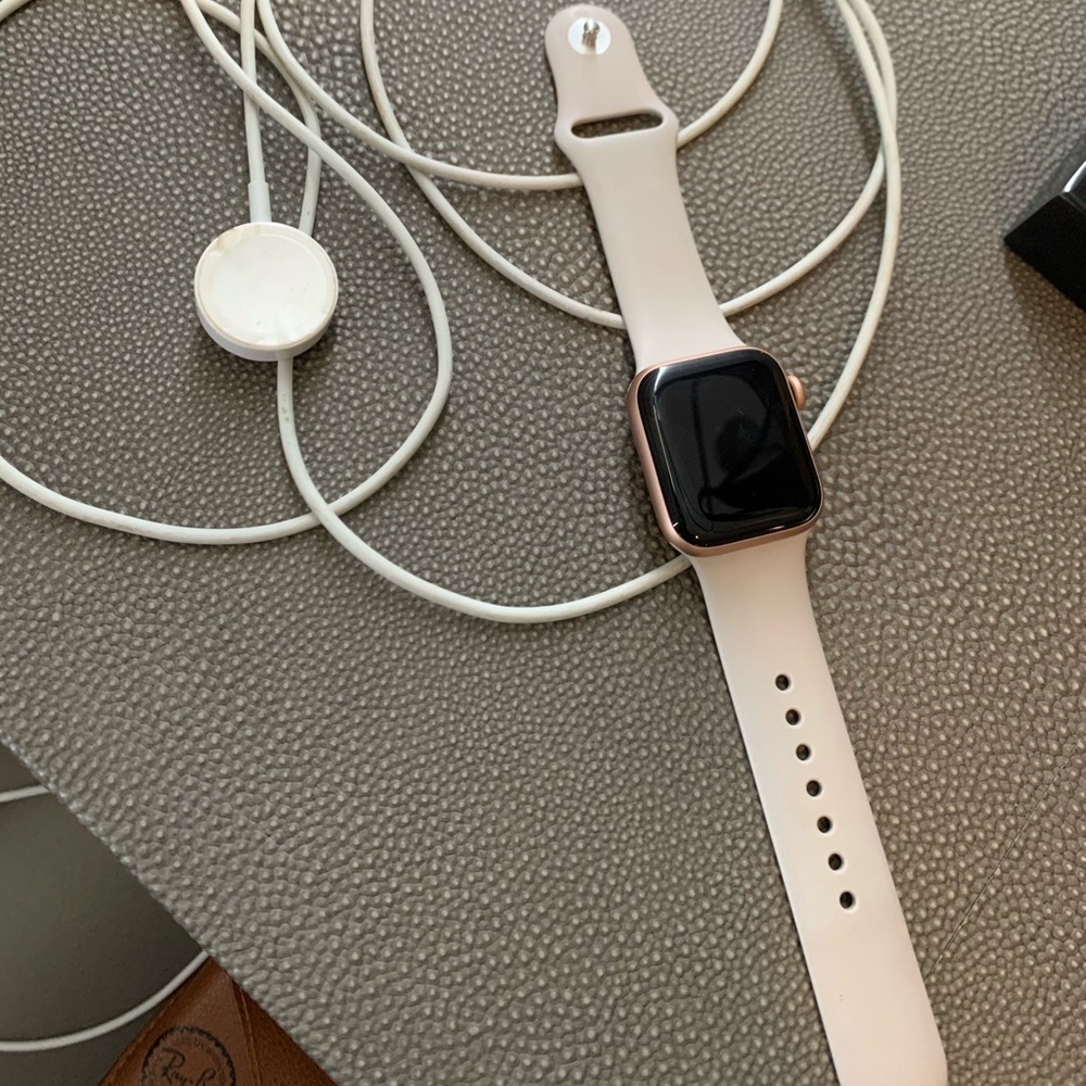 Apple Watch - image 2